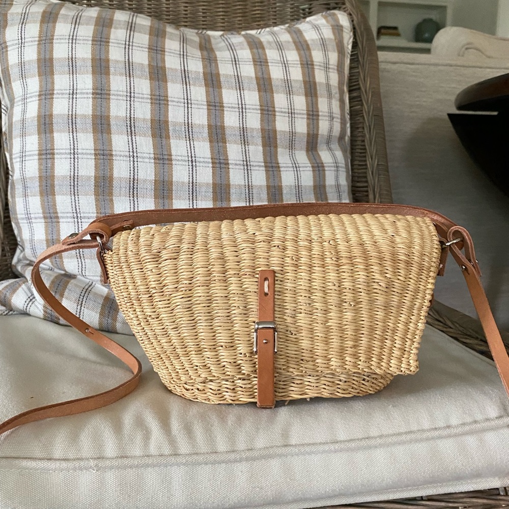 Muun Straw Crossbody Bag